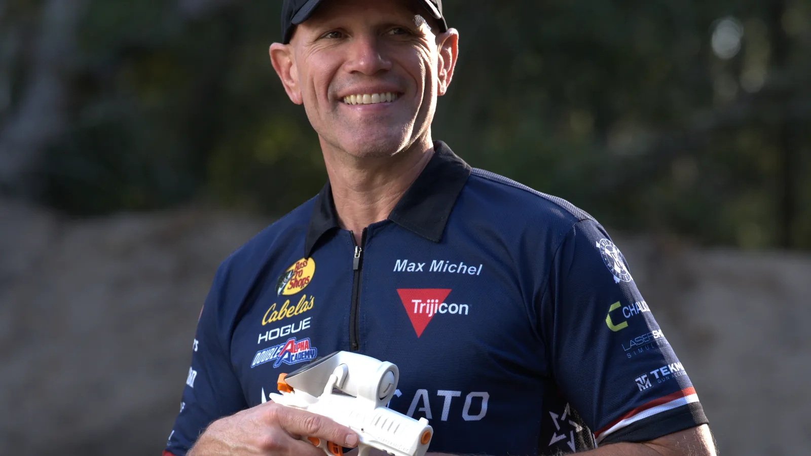 World champion Max Michel holding the Ace VR handset